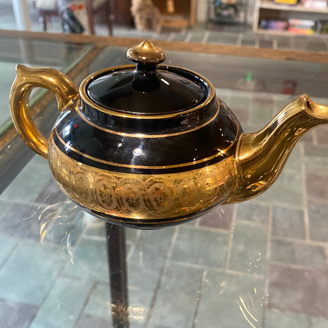 Vintage Gibson and Sons Late Sevres Davenport Brown Betty Teapot
