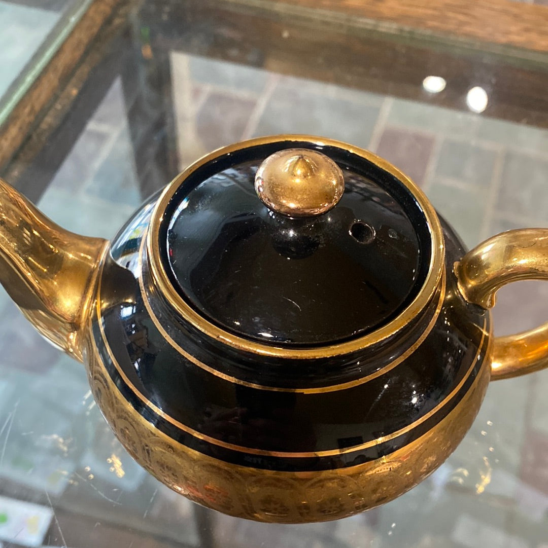 Vintage Gibson and Sons Late Sevres Davenport Brown Betty Teapot